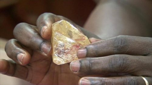 President-Koroma-holding-the-second-largest-diamond-ever-found-in-Sierra-Leone-e1490262029675